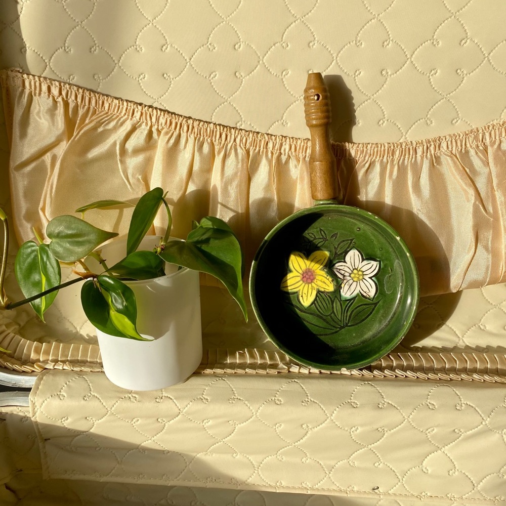 Mini irish daffodil ceramic skillet